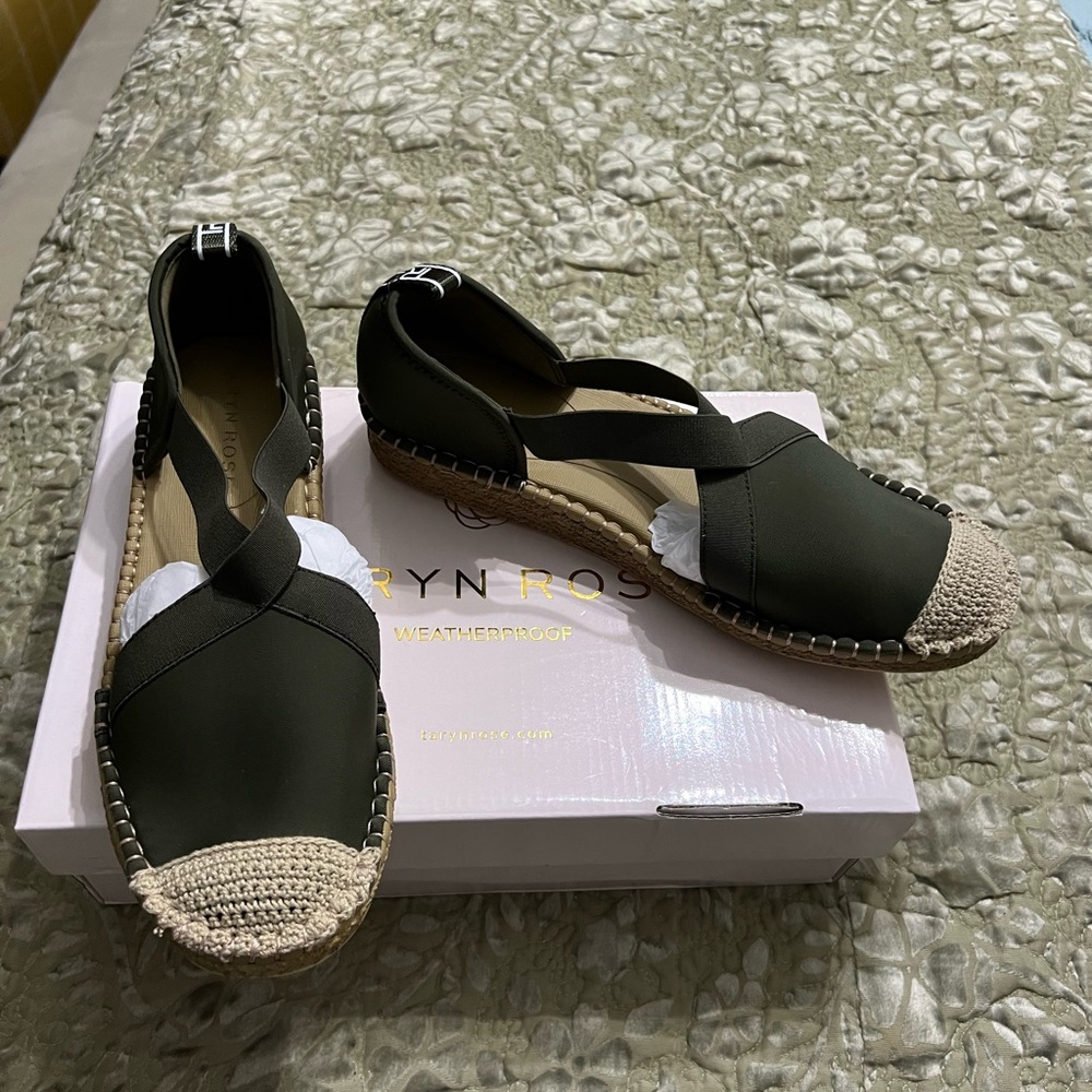 New in Box Taryn Rose Olive Espadrille Flats